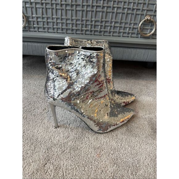 ALICE AND OLIVIA Celyn Sequined Ankle Booties In Silver, $595 Sz 9.5 - Picture 3 of 11